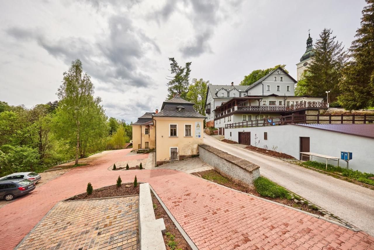 Hotel Auri Rudnik Exterior photo